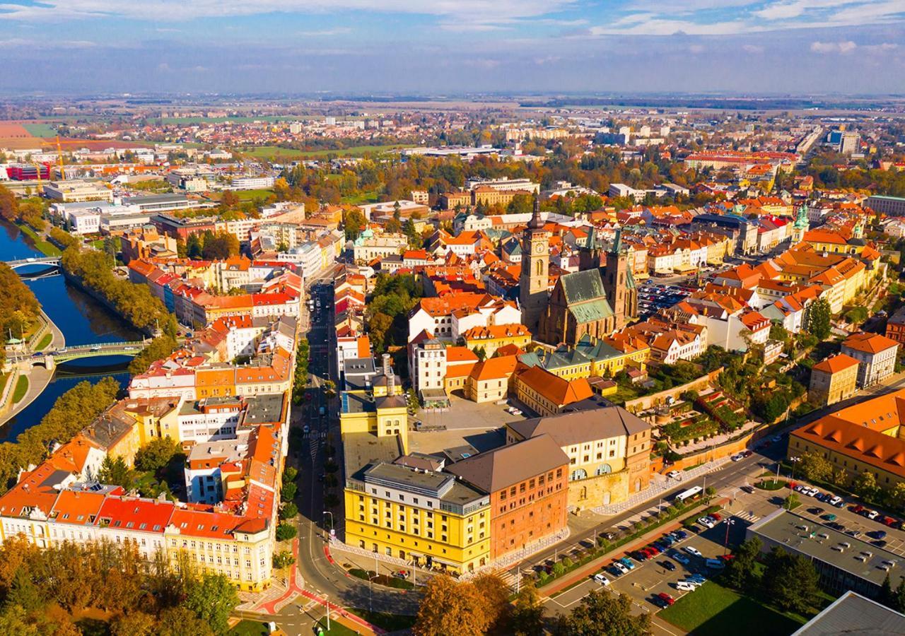 House Hotel Hradec Králové Buitenkant foto