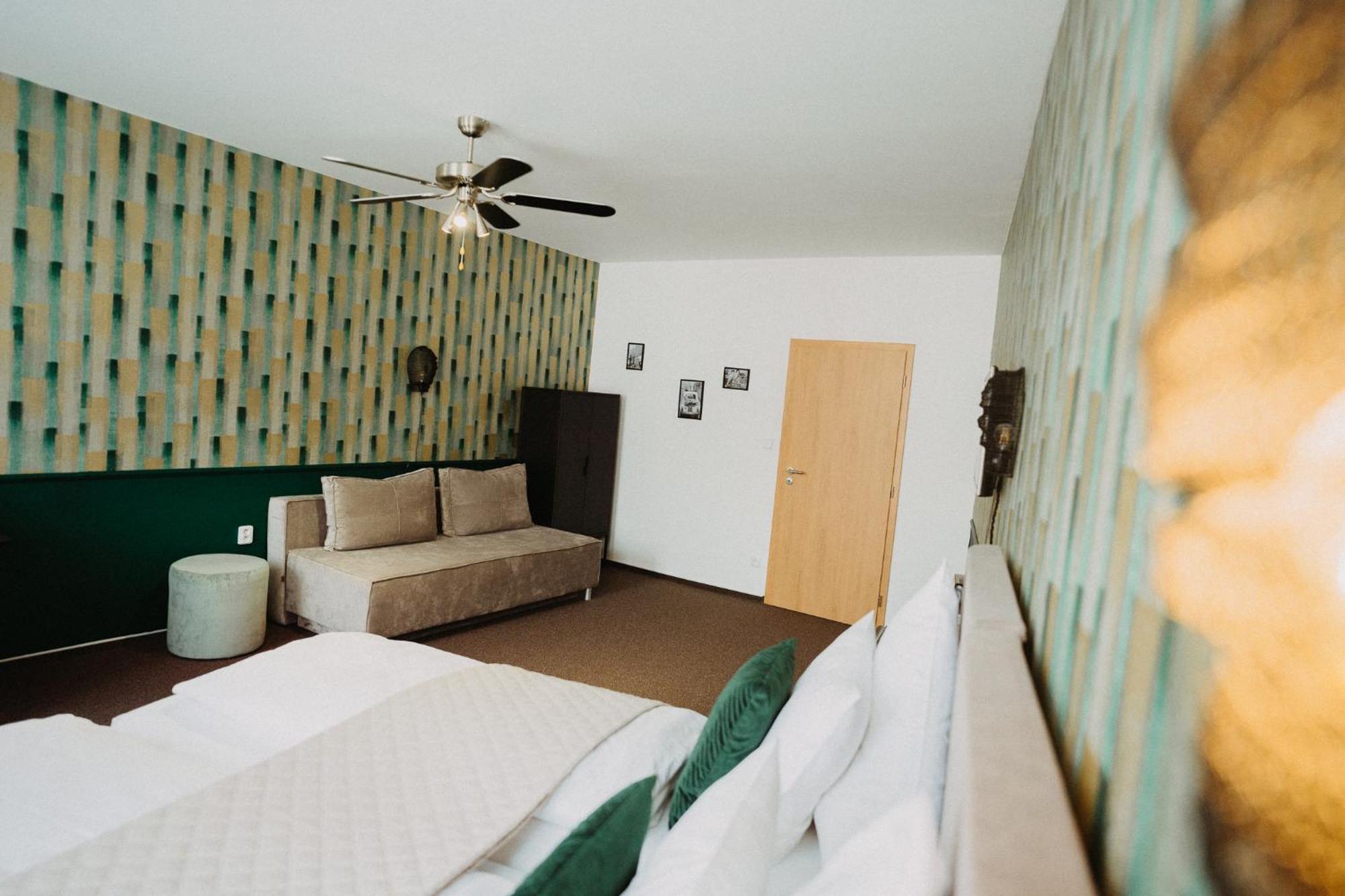 House Hotel Hradec Králové Buitenkant foto