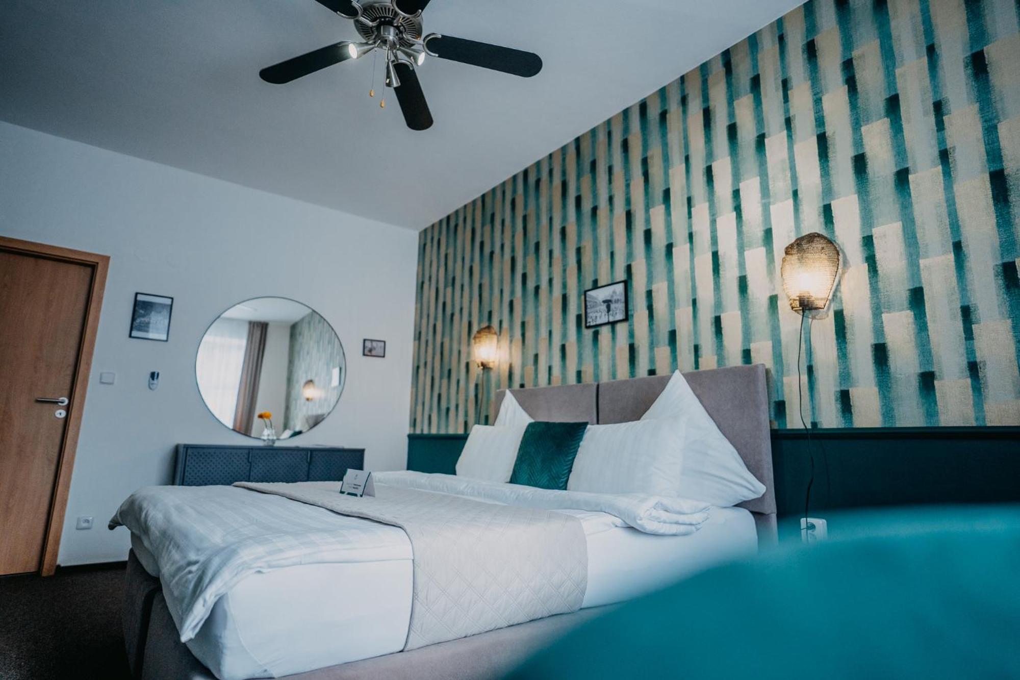 House Hotel Hradec Králové Buitenkant foto