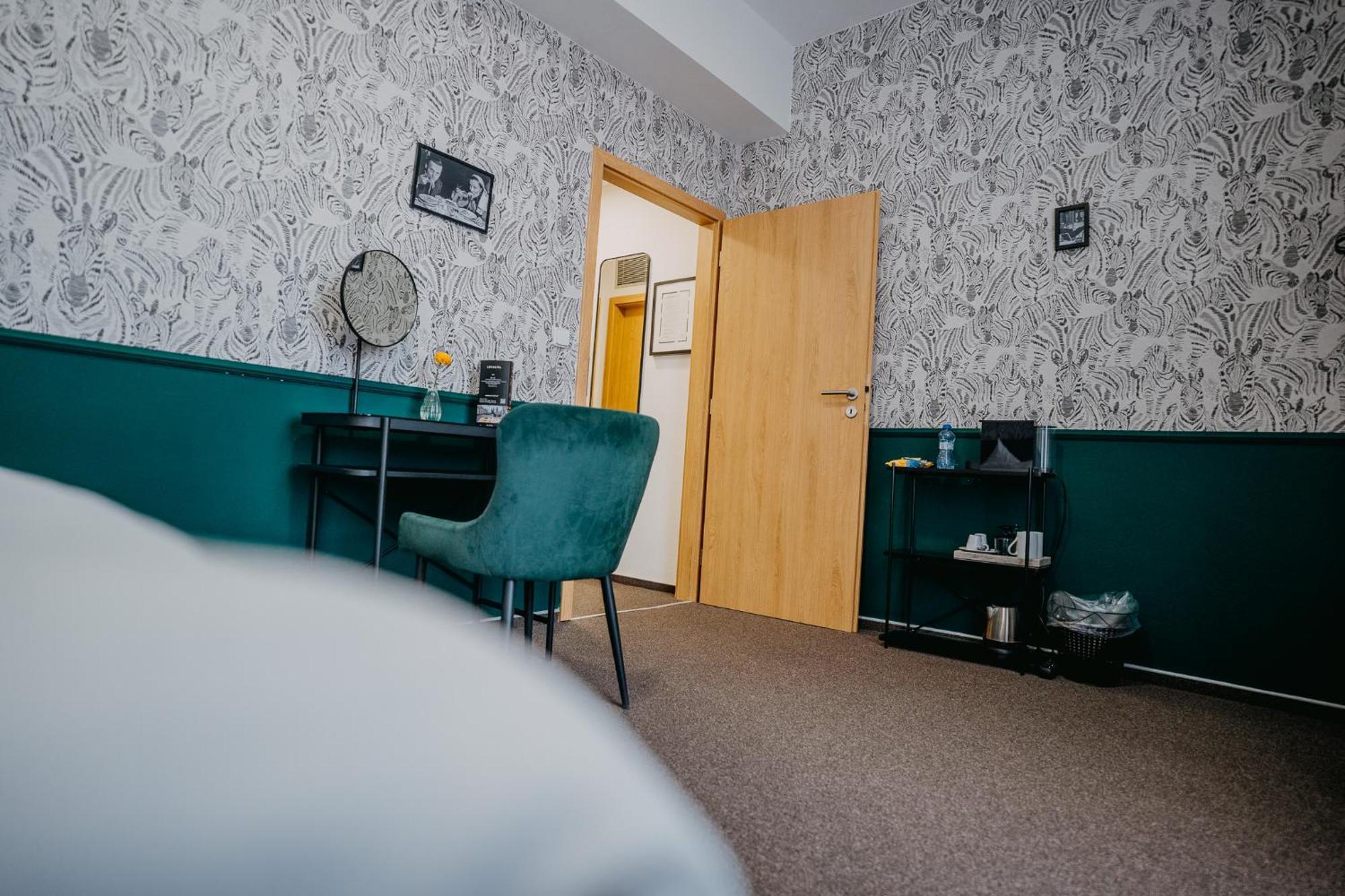 House Hotel Hradec Králové Buitenkant foto